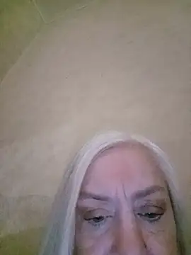 Snapshot of Julia20X chatting on 06/01/26, 01:22 Julia20X online show from 06/01/26, 01:22