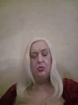 Snapshot of Julia20X chatting on 06/16/26, 01:11 Julia20X online show from 06/16/26, 01:11