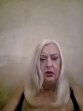Snapshot of Julia20X chatting on 06/07/26, 08:30 Julia20X online show from 06/07/26, 08:30