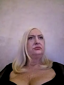 Snapshot of Julia20X chatting on 04/23/26, 11:38 Julia20X online show from 04/23/26, 11:38