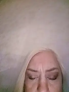 Julia20X online show from 04/30/26, 08:57