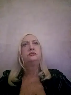 Snapshot of Julia20X chatting on 04/08/26, 06:42 Julia20X online show from 04/08/26, 06:42