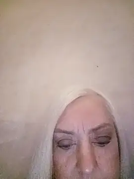 Snapshot of Julia20X chatting on 04/09/26, 12:00 Julia20X online show from 04/09/26, 12:00