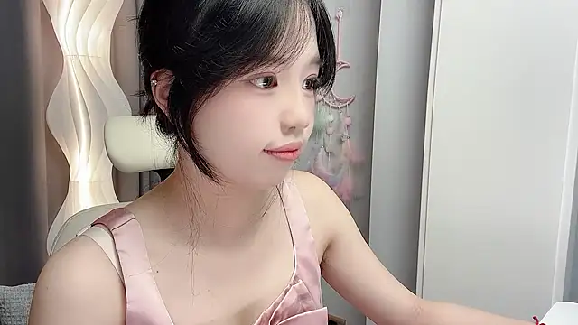 Snapshot of Xiaoqing00 chatting on 06/05/26, 03:44 Xiaoqing00 online show from 06/05/26, 03:44