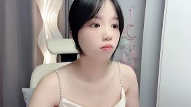 Snapshot of Xiaoqing00 chatting on 06/03/26, 05:19 Xiaoqing00 online show from 06/03/26, 05:19