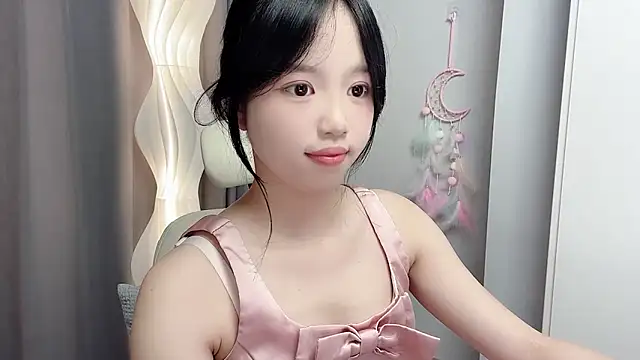 Snapshot of Xiaoqing00 chatting on 06/05/26, 06:52 Xiaoqing00 online show from 06/05/26, 06:52