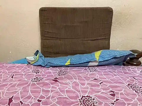 Snapshot of zayn18055 chatting on 04/09/26, 05:19 zayn18055 online show from 04/09/26, 05:19