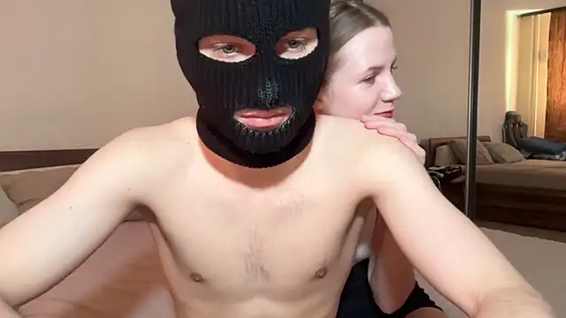 HotBabyCouple  online show from 04/17/26, 08:17