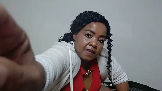 Snapshot of CaramelBaddie16 chatting on 06/18/26, 11:10 CaramelBaddie16 online show from 06/18/26, 11:10