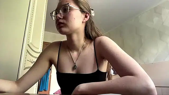 Snapshot of UncaringArtery chatting on 06/15/26, 06:13 UncaringArtery online show from 06/15/26, 06:13