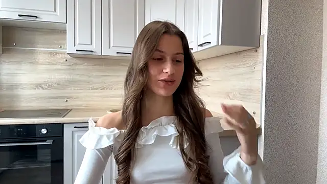 LiseVener online show from 04/14/26, 07:13