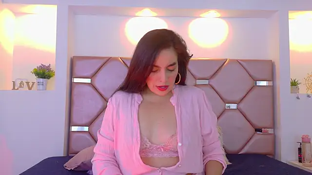 miiaa collins  online show from 04/14/26, 10:42