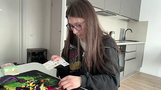 Eileen Wagner online show from 04/22/26, 02:02