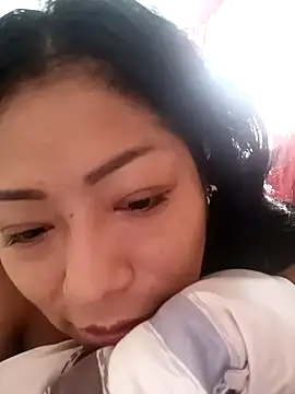 gatita2303 online show from 04/13/26, 08:13