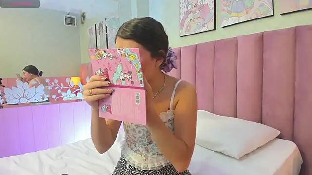 Hellencute18  online show from 05/23/26, 09:25
