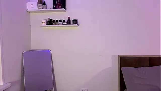 SophieLaine online show from 04/18/26, 07:07