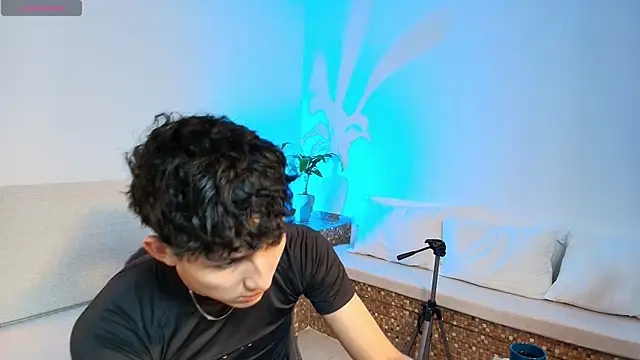 Snapshot of Valentino_Rey chatting on 04/14/26, 11:59 Valentino Rey online show from 04/14/26, 11:59