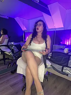 Jenifer cruz online show from 05/13/26, 05:25