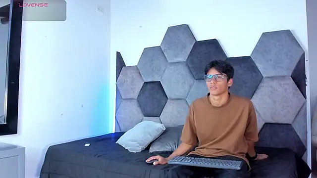 Snapshot of LiamKron chatting on 04/09/26, 11:38 LiamKron online show from 04/09/26, 11:38