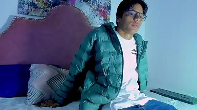 Snapshot of LiamKron chatting on 04/11/26, 11:36 LiamKron online show from 04/11/26, 11:36