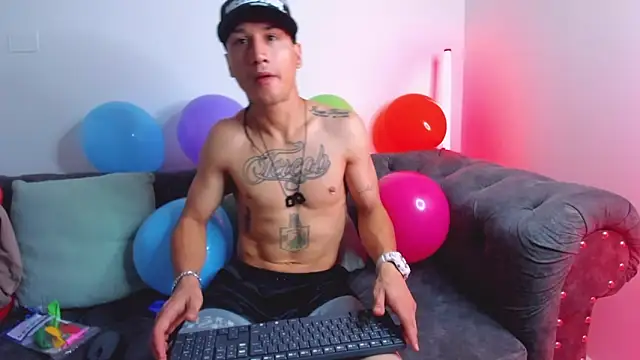 Snapshot of AbaturLopez chatting on 04/12/26, 08:23 AbaturLopez online show from 04/12/26, 08:23