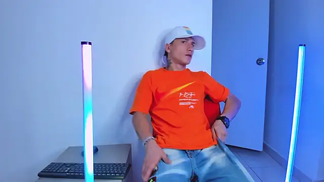 Snapshot of AbaturLopez chatting on 04/13/26, 08:24 AbaturLopez online show from 04/13/26, 08:24