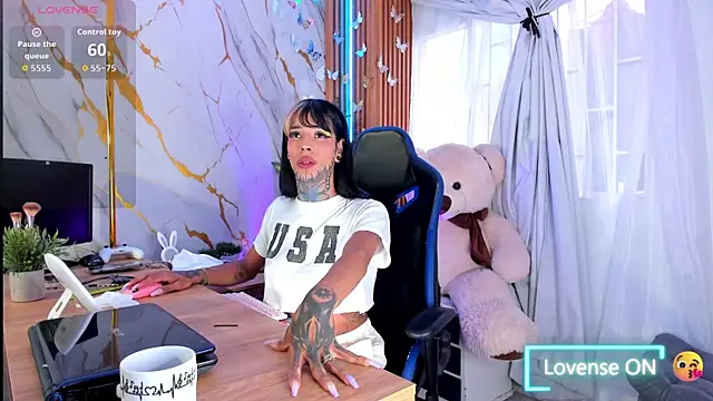 Snapshot of Dafne_kee chatting on 06/26/26, 02:45 Dafne kee online show from 06/26/26, 02:45