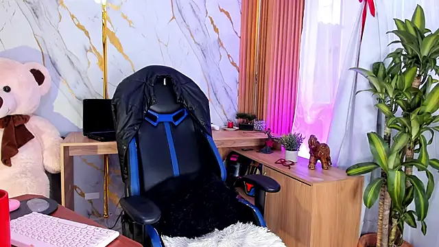 Snapshot of Dafne_kee chatting on 04/14/26, 12:21 Dafne kee online show from 04/14/26, 12:21