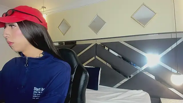 Kittie Vixen online show from 04/11/26, 07:17