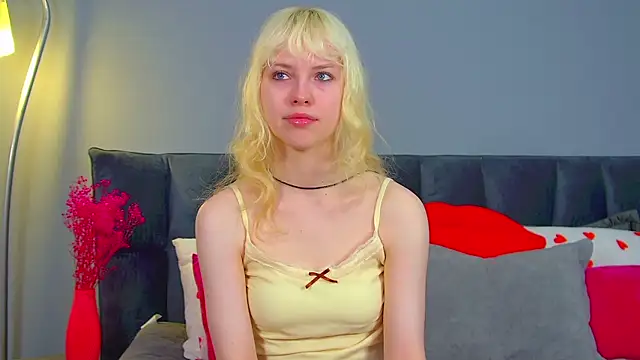 HannahHollis online show from 06/18/26, 06:34