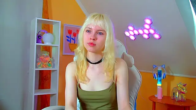 HannahHollis online show from 06/05/26, 06:29