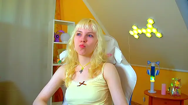 HannahHollis online show from 06/25/26, 06:18
