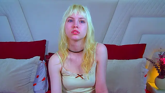 HannahHollis online show from 06/30/26, 06:13