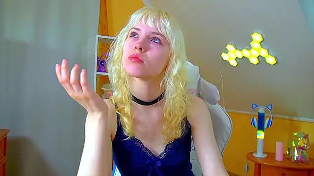 HannahHollis online show from 06/24/26, 06:23
