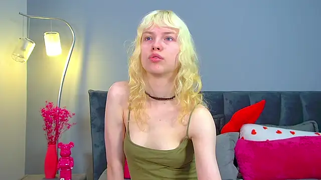 Snapshot of HannahHollis chatting on 05/06/26, 06:17 HannahHollis online show from 05/06/26, 06:17
