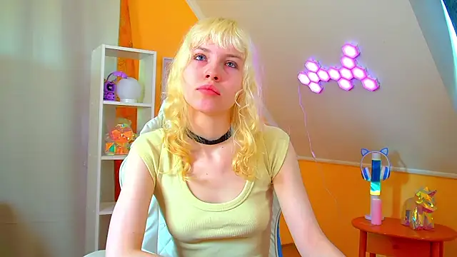 HannahHollis online show from 06/07/26, 06:07