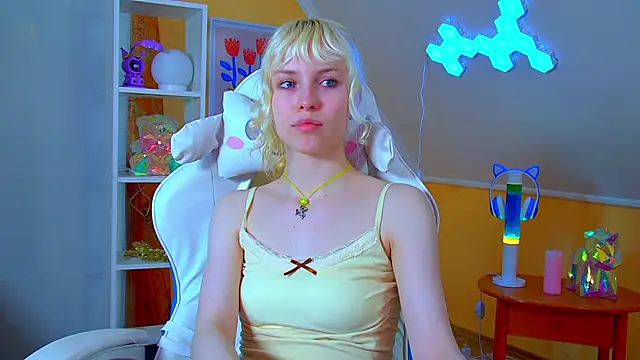 HannahHollis online show from 06/17/26, 06:18