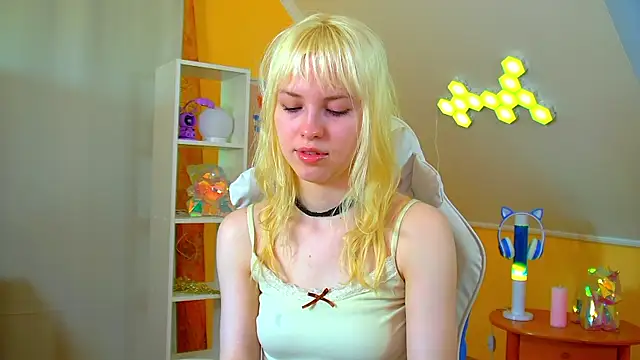 HannahHollis online show from 06/28/26, 06:20