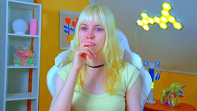HannahHollis online show from 07/12/26, 06:14