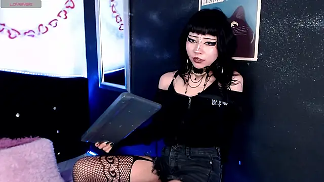 KiomyVamp online show from 05/04/26, 06:11