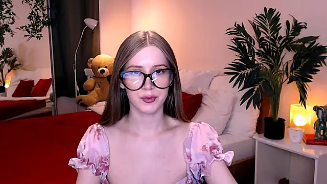 Snapshot of cheeky_chick chatting on 06/11/26, 04:26 cheeky chick online show from 06/11/26, 04:26