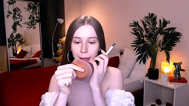Snapshot of cheeky_chick chatting on 06/11/26, 03:47 cheeky chick online show from 06/11/26, 03:47