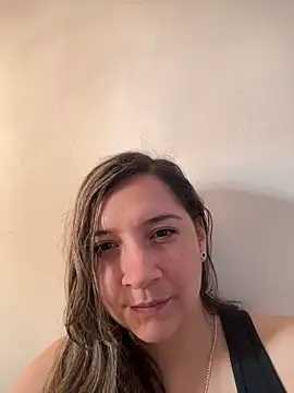 Snapshot of belucci_vale chatting on 04/10/26, 01:40 belucci vale online show from 04/10/26, 01:40