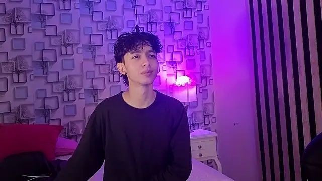 Snapshot of Twink_Sebas7 chatting on 06/18/26, 12:21 Twink Sebas7 online show from 06/18/26, 12:21