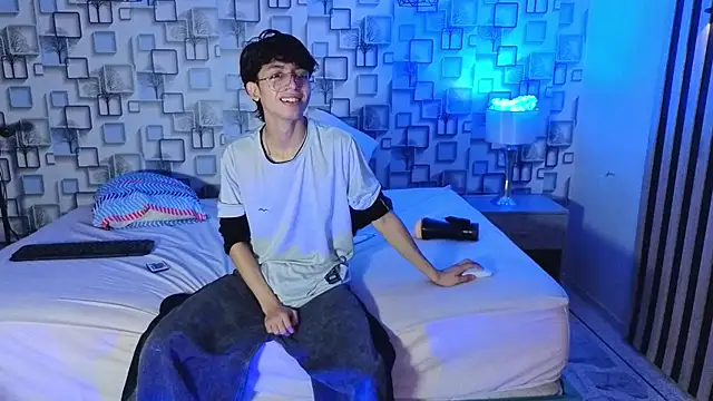 Snapshot of Twink_Sebas7 chatting on 07/12/26, 12:28 Twink Sebas7 online show from 07/12/26, 12:28