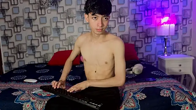 Snapshot of Twink_Sebas7 chatting on 06/07/26, 12:10 Twink Sebas7 online show from 06/07/26, 12:10