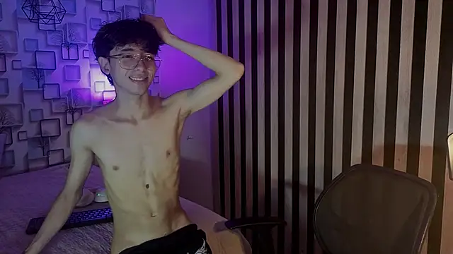 Snapshot of Twink_Sebas7 chatting on 06/28/26, 12:22 Twink Sebas7 online show from 06/28/26, 12:22