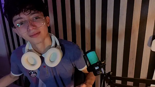 Snapshot of Twink_Sebas7 chatting on 06/26/26, 12:22 Twink Sebas7 online show from 06/26/26, 12:22