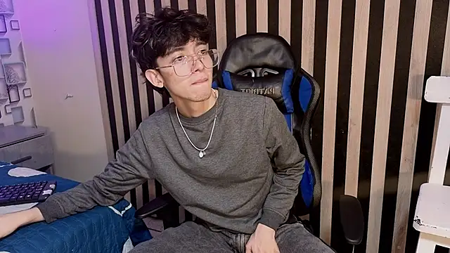 Snapshot of Twink_Sebas7 chatting on 07/01/26, 12:27 Twink Sebas7 online show from 07/01/26, 12:27