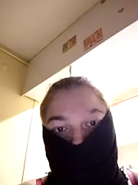 Snapshot of cansu27 chatting on 04/14/26, 08:47 cansu27 online show from 04/14/26, 08:47